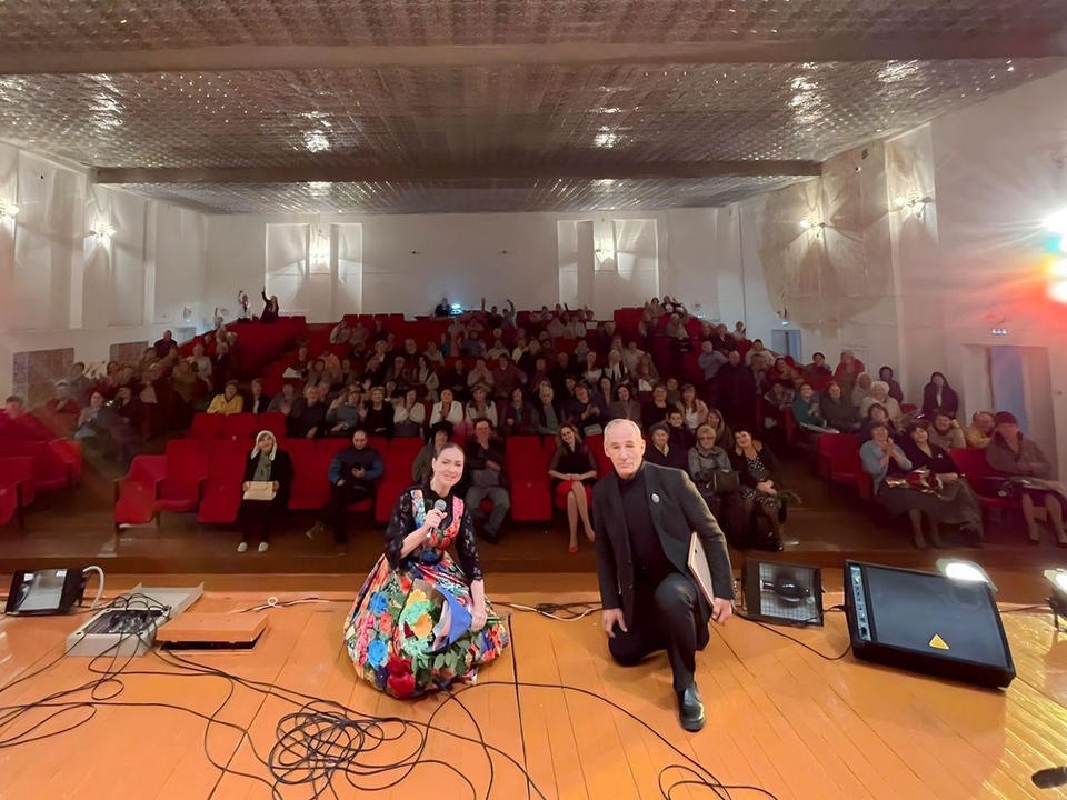 Марта Серебрякова поздравила с профессиональным праздником педагогов Малосердобинского района Марта Серебрякова поздравила с профессиональным праздником педагогов Малосердобинского района